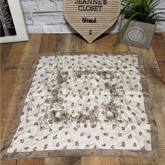 Coach C0007 Horse And Carriage Tea Rose Print Silk Bandana in chalk - Picture 3 of 4